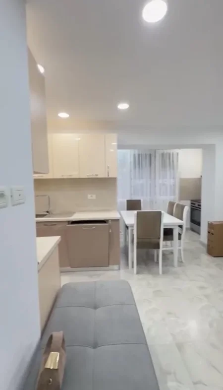 Tirane, jepet me qera apartament 2+1 Kati 2, 90 m² 600 € (QSUT)