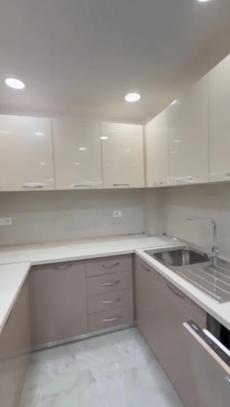 Tirane, jepet me qera apartament 2+1 Kati 2, 90 m² 600 € (QSUT)