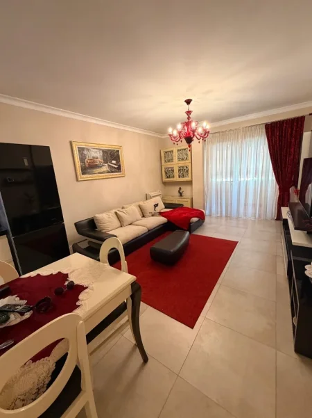 Tirane, jepet me qera apartament 2+1 Kati 3, 90 m² 1.000 € (KOMUNA E PARISIT)