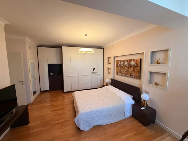 Tirane, jepet me qera apartament 2+1 Kati 3, 90 m² 1.000 € (KOMUNA E PARISIT)