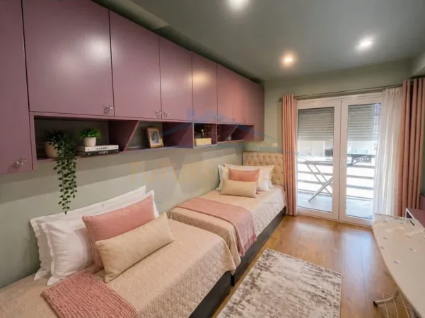 Tirane, jepet me qera apartament 2+1 Kati 3, 89 m² 950 € (Rruga Tafaj)
