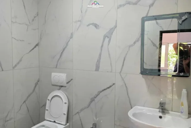 Tirane, jepet me qera Vile 1+1 Kati 1, 80 m² 520 € (allias)
