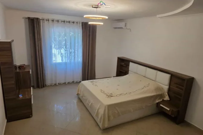 Tirane, jepet me qera Vile 1+1 Kati 1, 80 m² 520 € (allias)