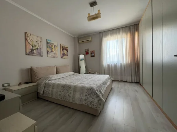 Tirane, jap me qera apartament 2+1 Kati 8, (Tek Shkolla Qazim Turdiu)