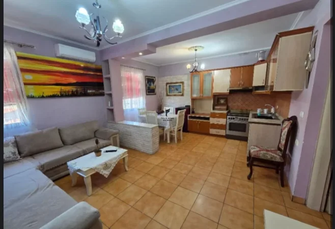 Tirane, jepet me qera apartament 2+1 Kati 3, 100 m² 550 € (FUSHA E AVIACIONIT)