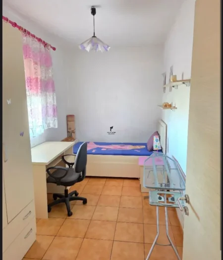Tirane, jepet me qera apartament 2+1 Kati 3, 100 m² 550 € (FUSHA E AVIACIONIT)