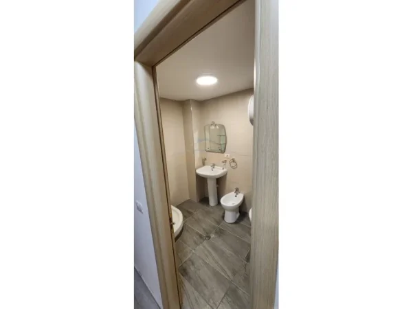 Tirane, shitet apartament 2+1 Kati 4, 100 m² 250.000 € (Kopshti Zoologjik)