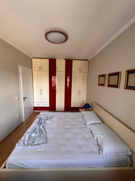 Tirane, jepet me qera apartament 1+1 , 67 m² 750 € (Liqeni i Thatë)