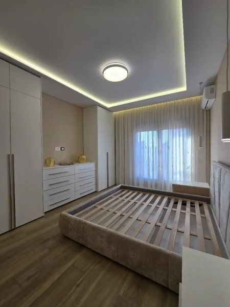 Tirane, jepet me qera apartament 2+1 , 120 m² 1.300 € (Kompleksi Delijorgji)