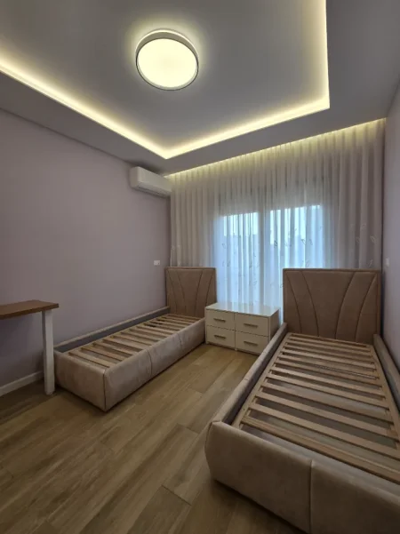 Tirane, jepet me qera apartament 2+1 , 120 m² 1.300 € (Kompleksi Delijorgji)