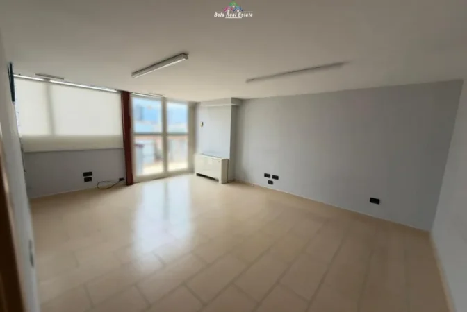 Tirane, jepet me qera zyre Kati 9, 450 m² 6.000 € (rruga e kavajes)