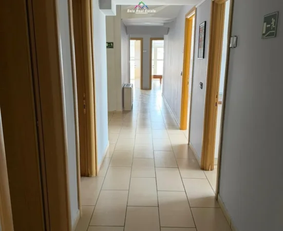 Tirane, jepet me qera zyre Kati 9, 450 m² 6.000 € (rruga e kavajes)