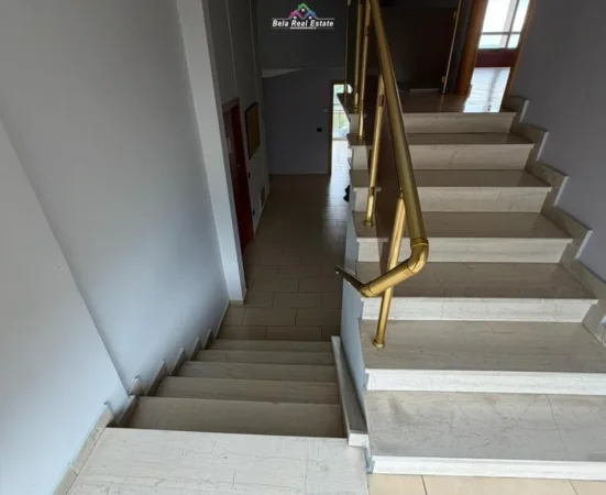 Tirane, jepet me qera zyre Kati 9, 450 m² 6.000 € (rruga e kavajes)