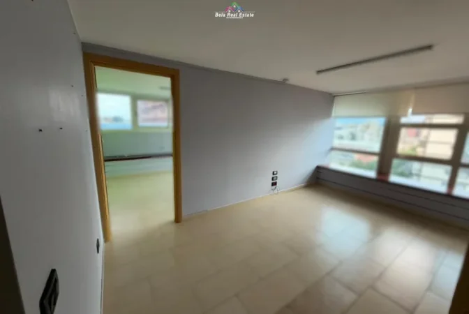 Tirane, jepet me qera zyre Kati 9, 450 m² 6.000 € (rruga e kavajes)