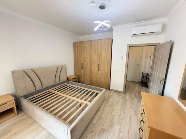 Tirane, jepet me qera apartament 1+1+Aneks Kati 1, 65 m² 580 € (rruga e dibres)