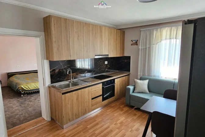 Tirane, jepet me qera apartament 1+1+Ballkon Kati 4, 60 m² 530 € (tregu elektrik)