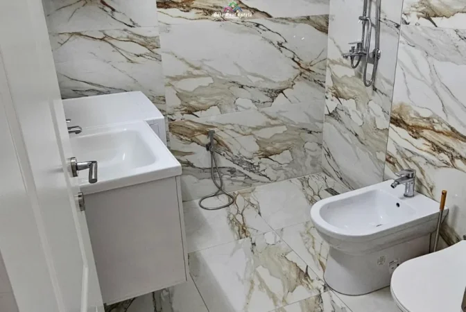 Tirane, jepet me qera apartament 1+1+Ballkon Kati 4, 60 m² 530 € (tregu elektrik)