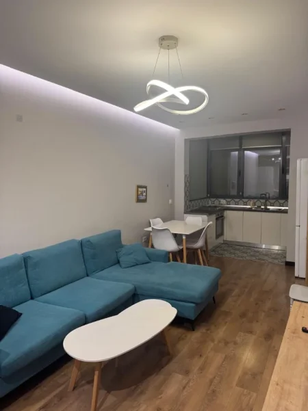 Tirane, jap me qera apartament 1+1+Ballkon Kati 3, 70 m² 550 € (Rezidenca Alba)