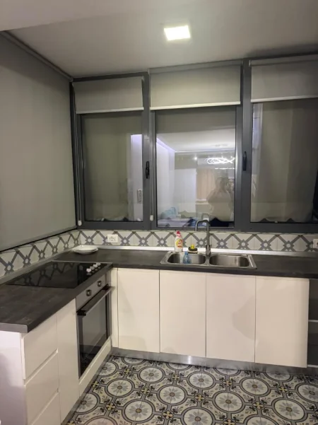 Tirane, jap me qera apartament 1+1+Ballkon Kati 3, 70 m² 550 € (Rezidenca Alba)
