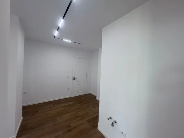 Tirane, jap me qera apartament 1+1+Ballkon Kati 3, 56 m² 700 € (21 Dhjetori)