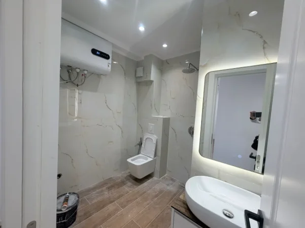 Tirane, jap me qera apartament 1+1+Ballkon Kati 3, 56 m² 700 € (21 Dhjetori)
