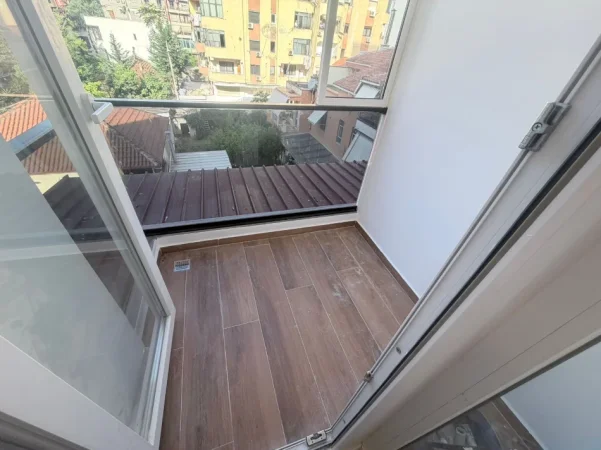 Tirane, jap me qera apartament 1+1+Ballkon Kati 3, 56 m² 700 € (21 Dhjetori)
