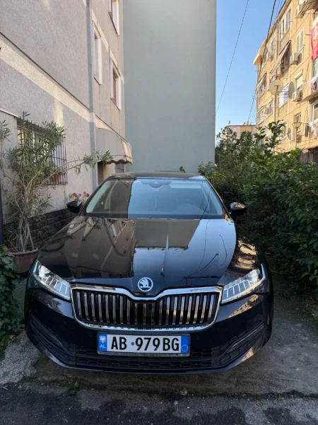 Tirane, shes makine Skoda superb Nafte, e zeze automatik Klima 53.000 km 19.990 €