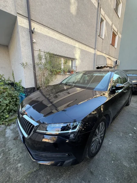 Tirane, shes makine Skoda superb Nafte, e zeze automatik Klima 53.000 km 19.990 €