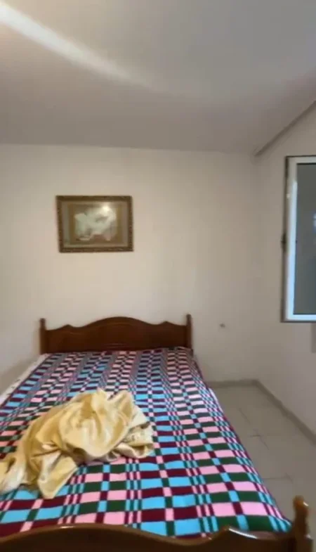 Tirane, jepet me qera apartament 1+1 Kati 1, 50 m² 300 € (Rruga 5 Maji)