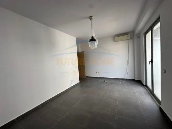 Tirane, shitet apartament 2+1 Kati 1, 104 m² 170.000 € (Kinostudio)