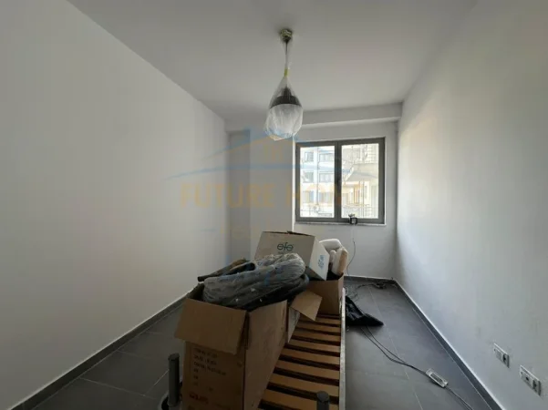 Tirane, shitet apartament 2+1 Kati 1, 104 m² 170.000 € (Kinostudio)