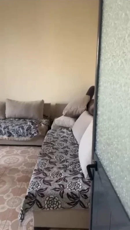 Tirane, jepet me qera apartament 1+1 Kati 1, 50 m² 300 € (Rruga 5 Maji)