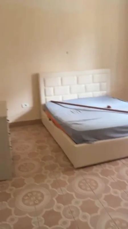 Tirane, jepet me qera apartament 1+1 Kati 1, 50 m² 300 € (Rruga 5 Maji)