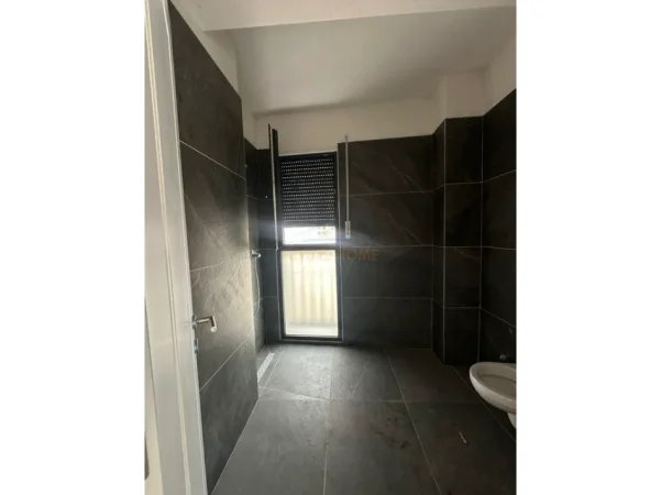 Tirane, shitet apartament 3+1 Kati 1, 147 m² 275.000 € (Bulevardi i Ri)