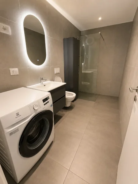 Tirane, jepet me qera apartament 1+1+Ballkon Kati 6, 60 m² 470 € (Akses Tirana)