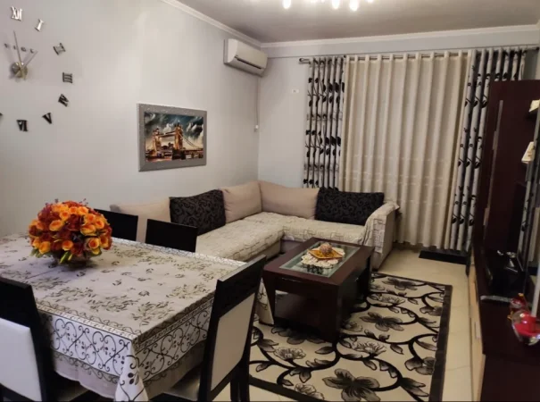 Tirane, jepet me qera nga Pronari, pa-komision apartament 2+1+Aneks+Ballkon Kati 2, 105 m² 1.100 € (Shyqyri Brari)