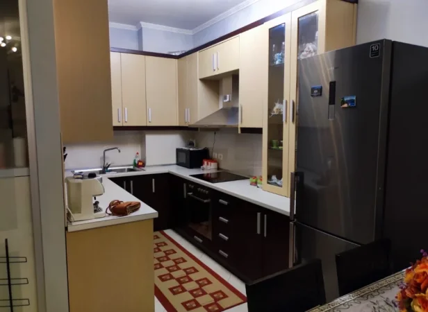 Tirane, jepet me qera nga Pronari, pa-komision apartament 2+1+Aneks+Ballkon Kati 2, 105 m² 1.100 € (Shyqyri Brari)