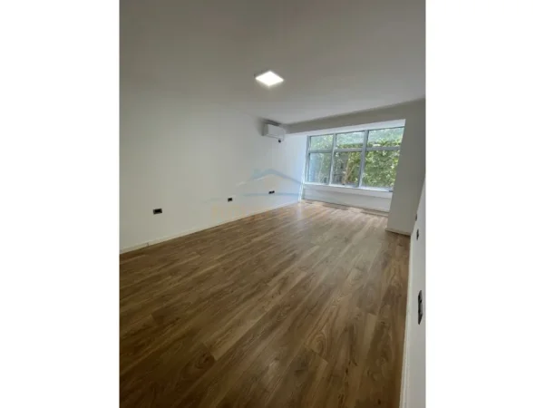 Tirane, jepet me qera apartament 2+1+Ballkon Kati 2, 72 m² 800 € (Rruga e Kavajes)