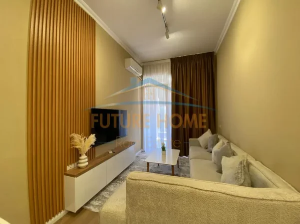 Tirane, jepet me qera apartament 1+1+Ballkon Kati 5, 61 m² 800 € (Kopshti Botanik)