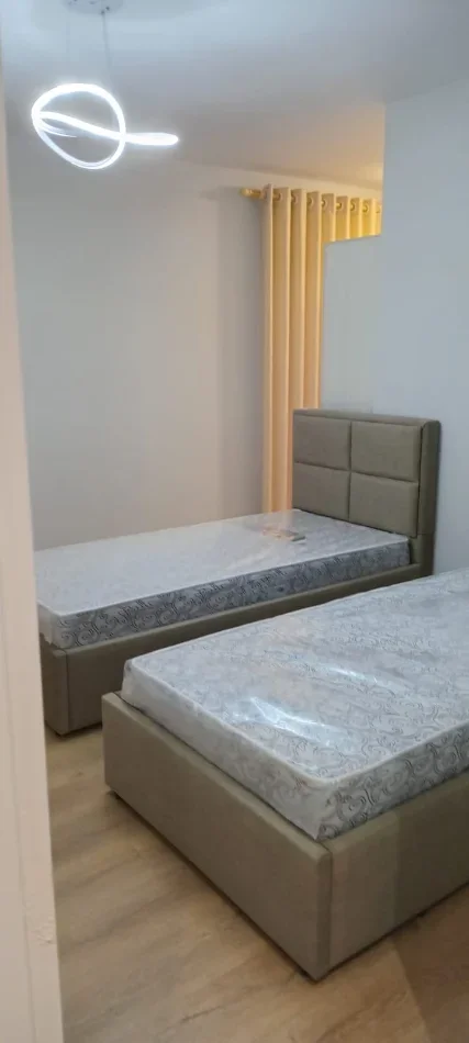 Tirane, jepet me qera apartament 2+1 Kati 7, 100 m² 600 € (Rruga Dritan Hoxha tek Banka Intesa San Paolo)