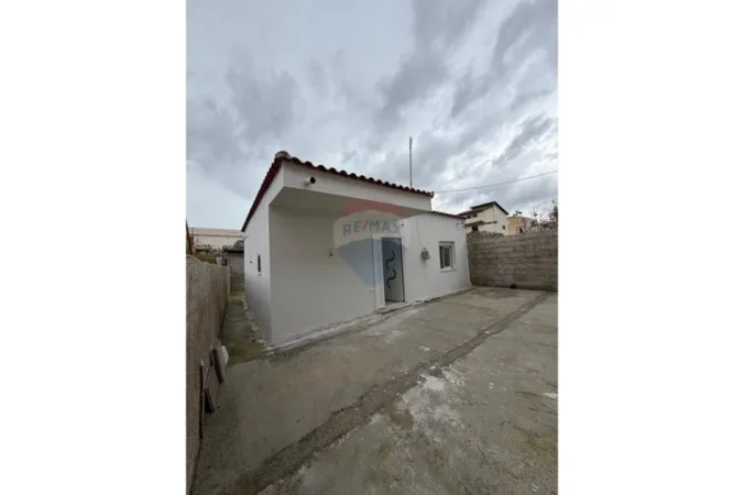 Vlore, shitet shtepi 1+1 Kati 0, 186 m² 100.000 € (Rruga Enver Jaho, Vlore)
