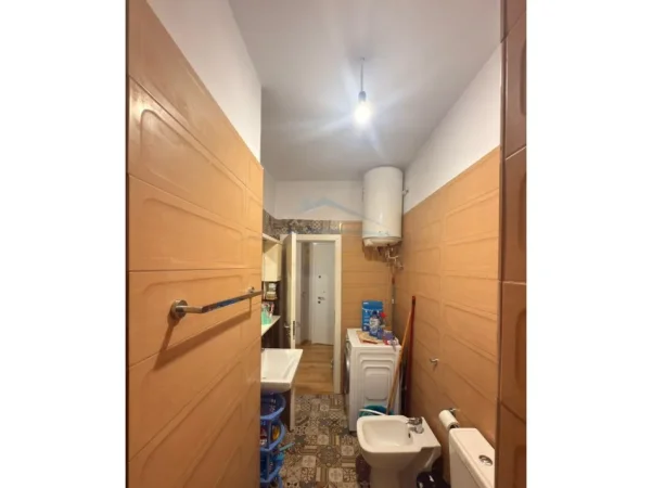 Tirane, shes apartament 1+1 Kati 5, 68 m² 120.000 € (Unaza e re)