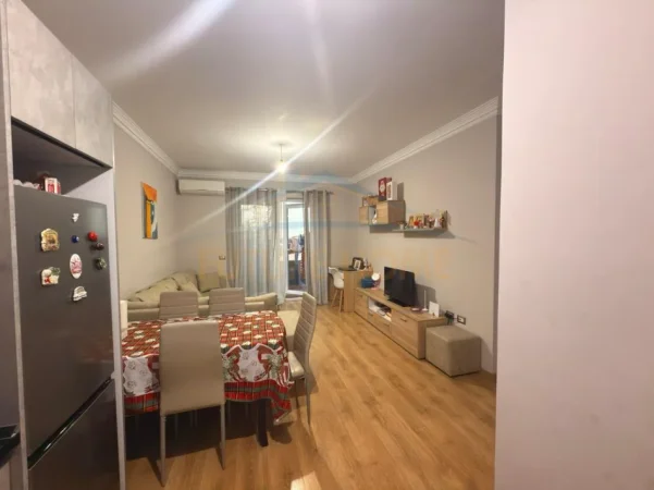 Tirane, shes apartament 1+1 Kati 5, 68 m² 120.000 € (Unaza e re)