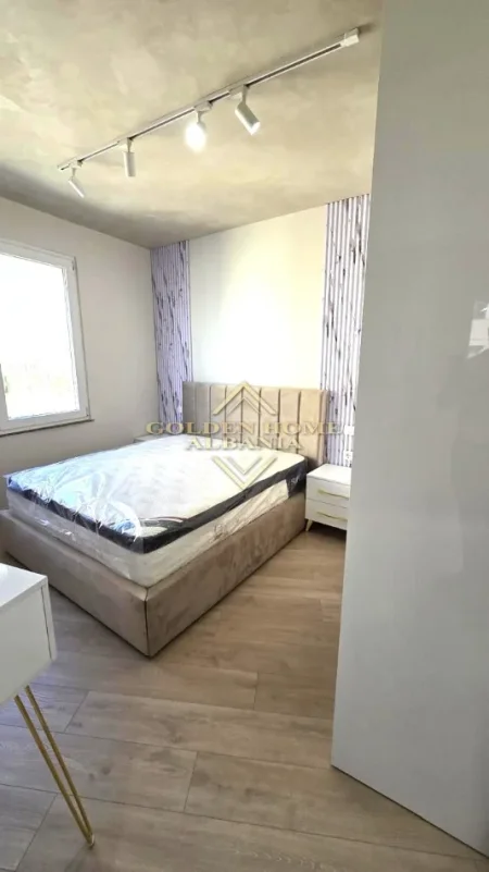 Tirane, jepet me qera 1+1 , 70 m² 600 € 