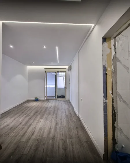 Tirane, jepet me qera ambjent biznesi Kati 2, 113 m² 1.300 € 