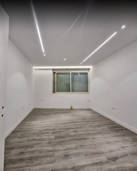 Tirane, jepet me qera ambjent biznesi Kati 2, 113 m² 1.300 € 