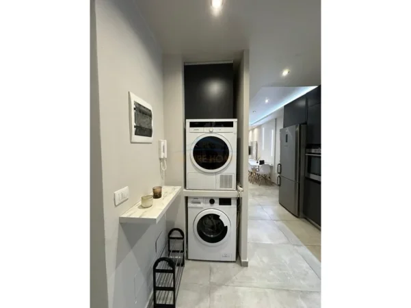 Tirane, shitet apartament 1+1+Ballkon Kati 1, 85 m² 160.000 € 