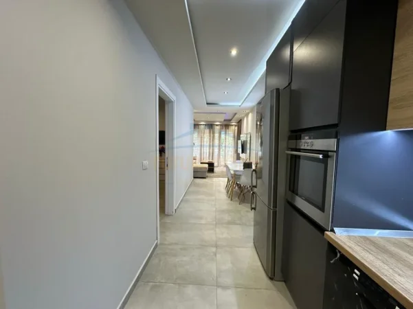 Tirane, shitet apartament 1+1+Ballkon Kati 1, 85 m² 160.000 € 