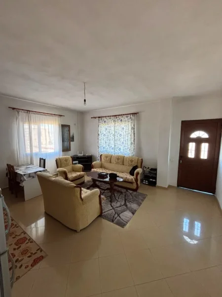 Tirane, jepet me qera apartament 1+1+Ballkon Kati 3, 75 m² 350 € (Rruga "Fuat Toptani" (Siper Vilave Gjermane ))