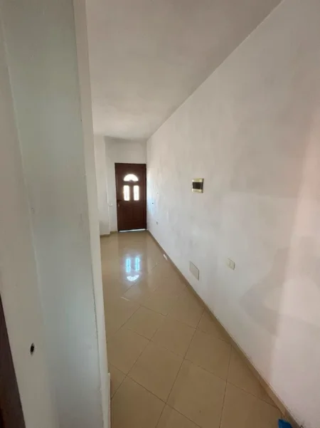 Tirane, jepet me qera apartament 1+1+Ballkon Kati 3, 75 m² 350 € (Rruga "Fuat Toptani" (Siper Vilave Gjermane ))